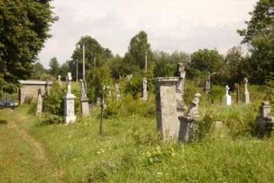 Zaniedbania na cmentarzu
