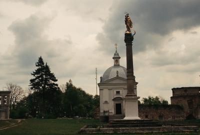 Dziedziniec kościelny